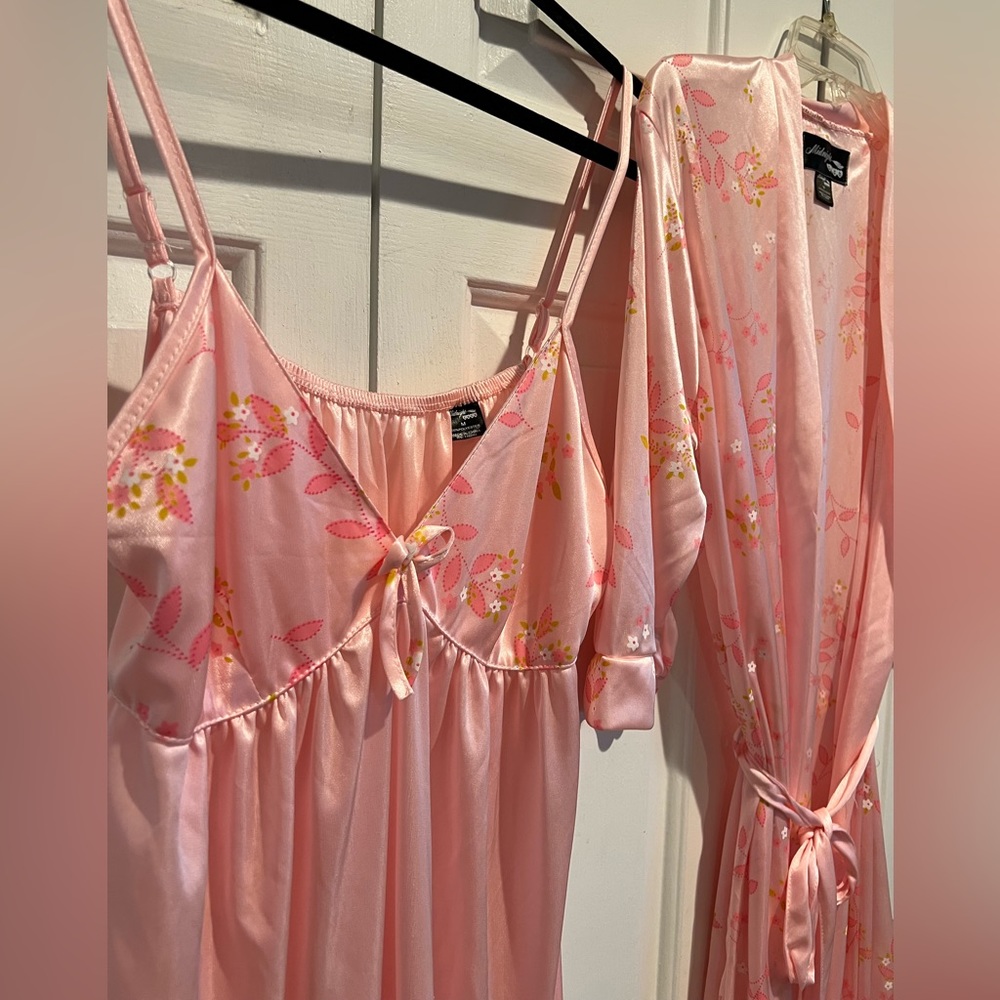 2 Pc Set🌸 GORGEOUS, Pink, Silky, Chemise and Matching Printed Robe w Belt